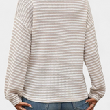 Rumer Top Rayas Acanalada Cuello en V Exclusiva Botones