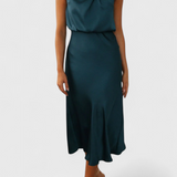 Rina Vestido Halter Drapeado Seda Colección Exclusiva