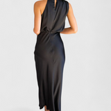 Rina Vestido Halter Drapeado Seda Colección Exclusiva