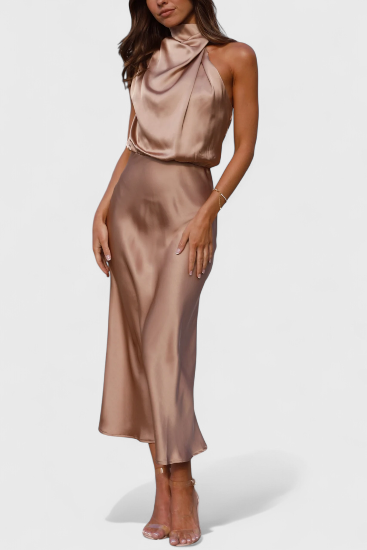 Rina Vestido Halter Drapeado Seda Colección Exclusiva
